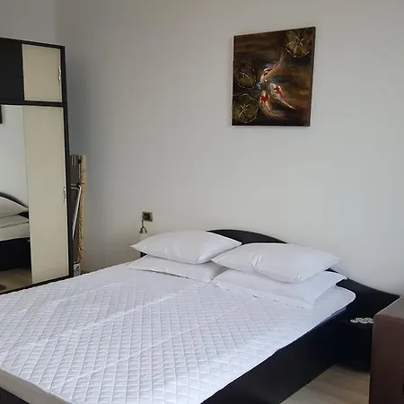 Apartament Isaran *